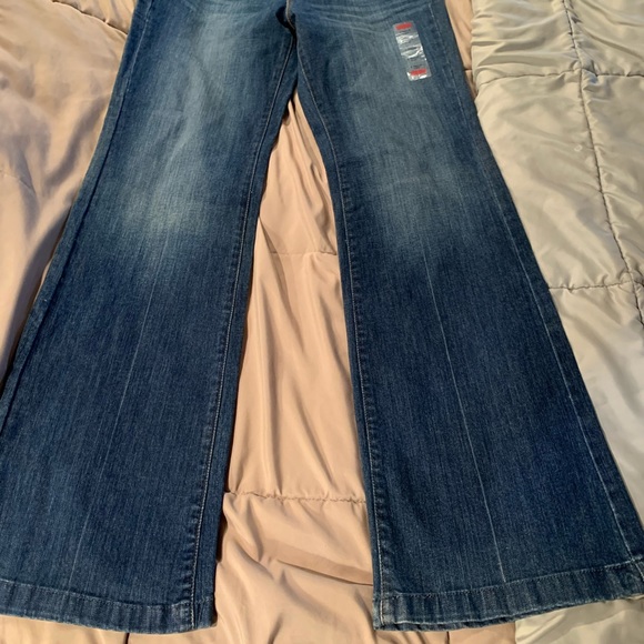 New Women’s Levi’s 5 pocket, flare jeans Size 8 M - Picture 6 of 7